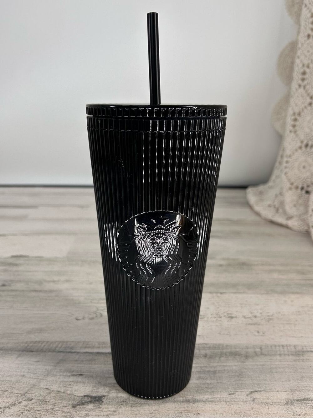 Starbucks 2024 Black Pleated Metallic Core Tumbler 24oz Venti Cold Cup NWT